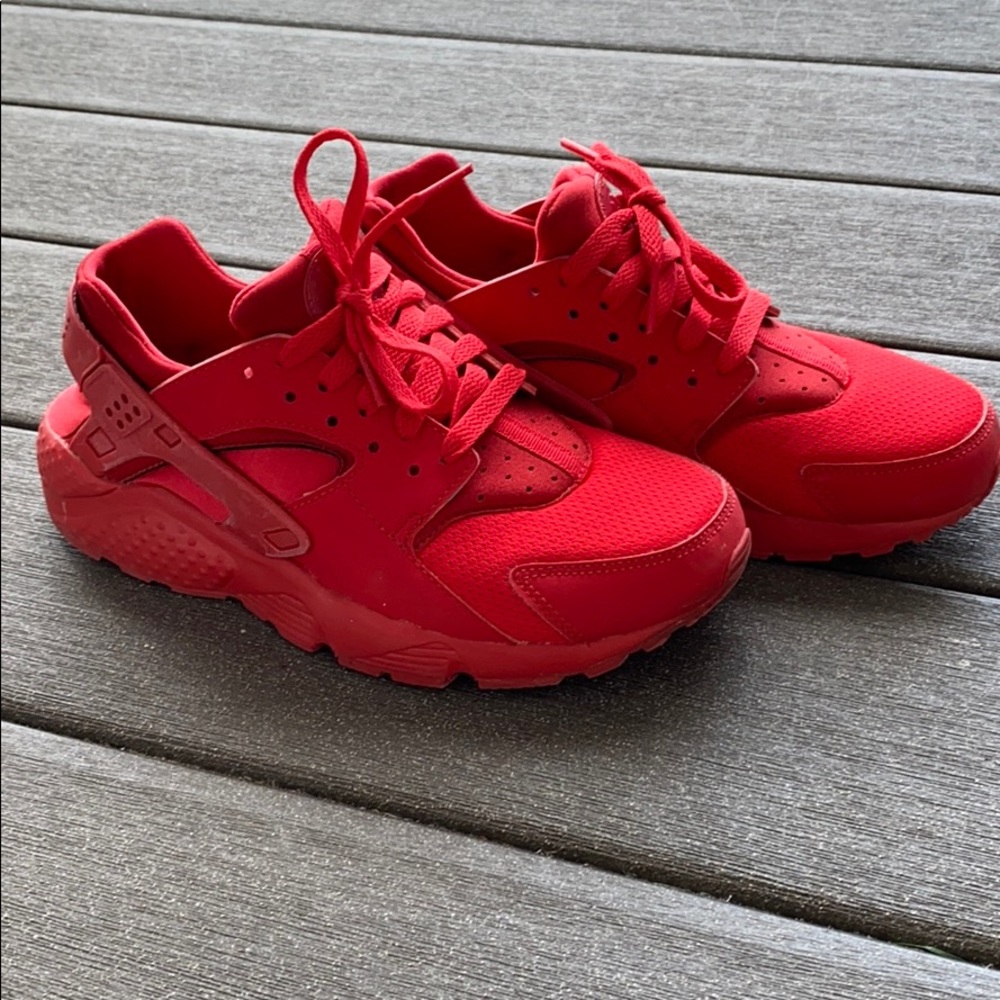 All red Nike huarache